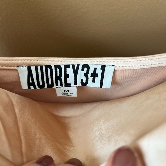 Audrey 3+1 Women’s Elegant Cream Mini Slip Dress Size Medium Minimalist - Picture 4 of 6